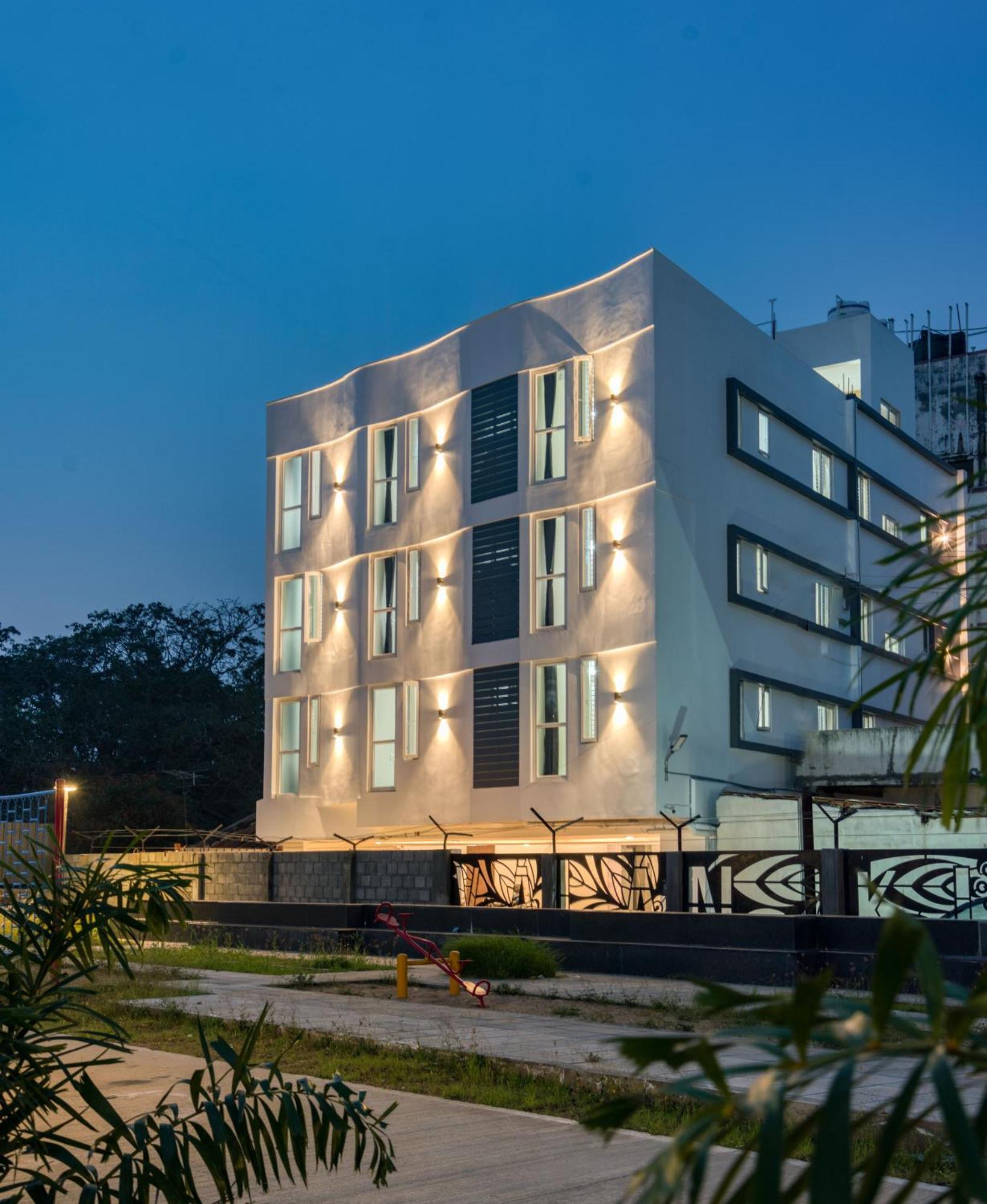 Aafiya Lakeview Apartment *