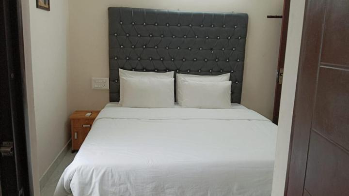 Aafiya Lakeview Apartment